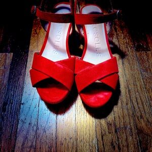 Beautiful Aerosoles infamous Cosmo platform sandal. Pristine condition worn 1x